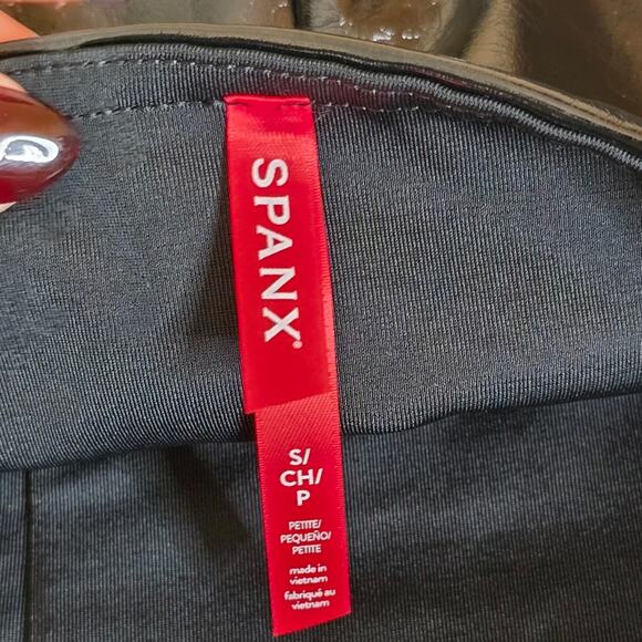 SPANX SP Faux Patent / Faux Leather Shaping Leggings — Classic Black, Size SP - Picture 5 of 14